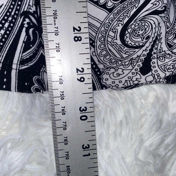 Classic Black and White Patterned Cache Dress Medium - Picture 7 of 7